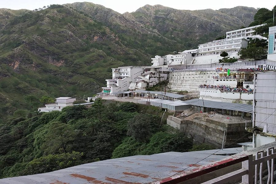 Vaishno Devi Katra Tour Packages by Travel Shravel - Jammu and Kashmir, Kashmir Tour Packages, Jammu Tour Packages, Jammu and Kashmir is famous for, List of registered travel agents, City of Temples, largest underground fish aquarium, Taxi Services